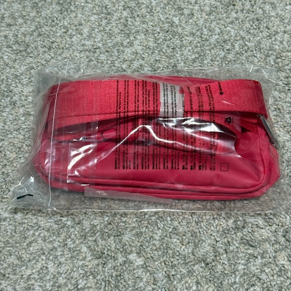 NWT Lululemon Everywhere Belt Bag 1L in Glaze Pink - Picture 8 of 9